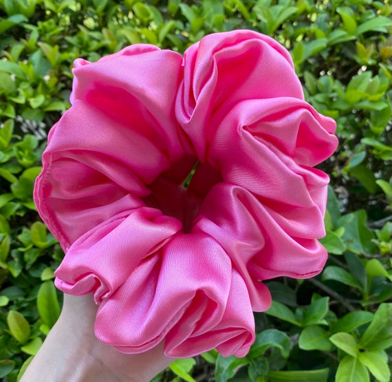 SATIN SCRUNCHIE BUBBLEGUM PINK SATIN SCRUNCHIE BUBBLEGUM PINK