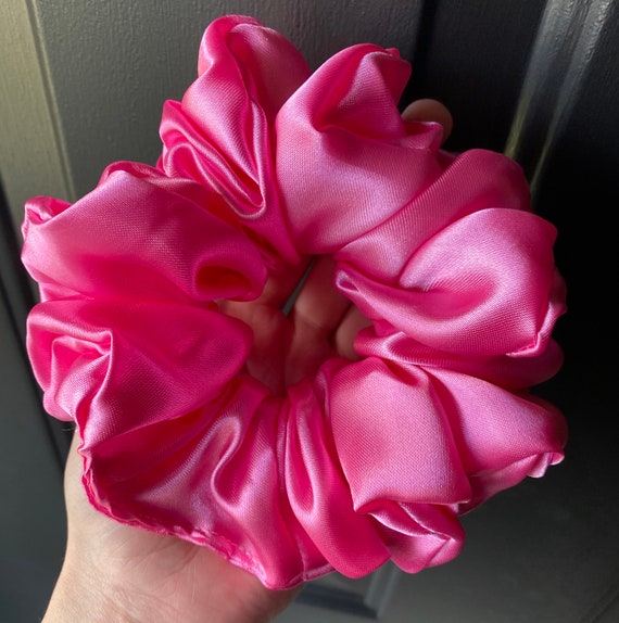 SATIN SCRUNCHIE BUBBLEGUM PINK SATIN SCRUNCHIE BUBBLEGUM PINK