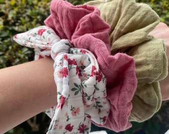 Spring Scrunchie Set, Floral Bow scrunchie, Knit hair ties, 3- Pack scrunchie set, Sage and Pink, Cottagecore Floral, Hair Accessories, Gift
