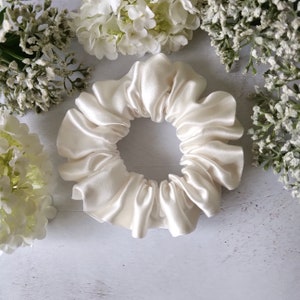 Pure Mulberry Silk Sustainable Scrunchie - Midi White Purity - Luxury 22 Momme, Highest Quality 6A Grade and Plastic Free