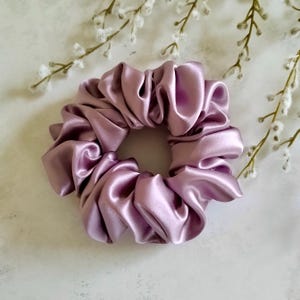 Pure Mulberry Silk Scrunchie - Large Lilac Heather - 22 Momme - 6A Grade