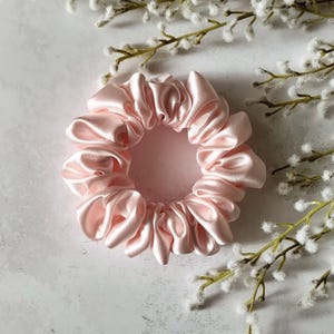 Pure Mulberry Silk Scrunchie - Midi Pink Rosewater - Luxury 30 Momme - 6A Grade