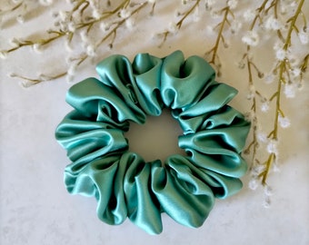 Pure Mulberry Silk Sustainable Scrunchie - Large Wintergreen - Luxury 30 Momme Hair Accessory - Highest Quality 6A Grade and Plastic Free
