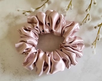 Pure Mulberry Silk Scrunchie - Midi Pink Camellia - 22 Momme - 6A Grade