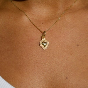 Sacred heart pendant necklace in 925 silver bathed in 18k gold, sacred heart pendant, minimal heart necklace image 4