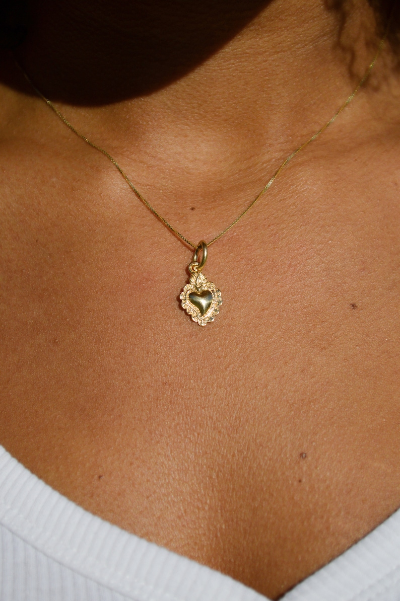 Sacred heart pendant necklace in 925 silver bathed in 18k gold, sacred heart pendant, minimal heart necklace image 4