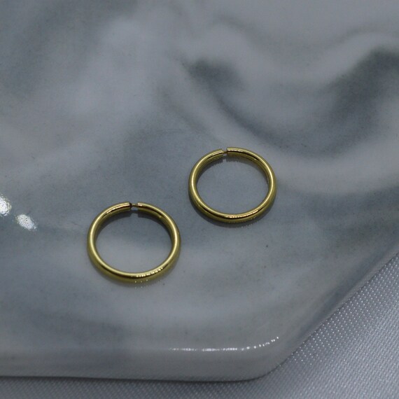 Coppia Di Orecchini A Cerchio In Argento Sterling 925 Placcato Oro – Diametro 0,8 Cm – Confezione Regalo