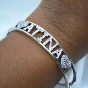 Pulsera tipo manguito con nombre personalizado en plata 925, circonita blanca, piedras preciosas, pulsera con nombre, pulsera personalizada.