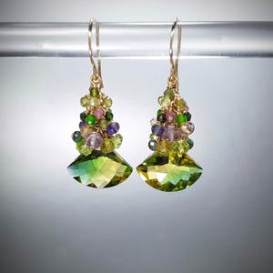 Pendientes largos tipo racimo/cascada de ametrina, piedras preciosas múltiples y chapados en oro.