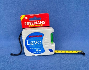 Freemans LEVO tape measure 5 metres with spirit Level