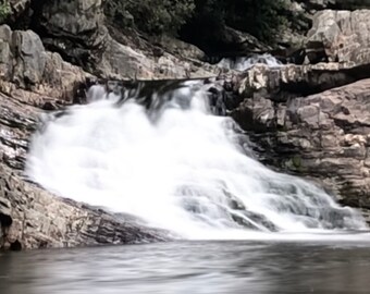 Digitales Wasserfallbild