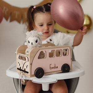 Houten duwauto met personalisatie, speelgoeddrager voor peuters, houten kinderspeelgoedautobus, duw- en trekspeelgoed, verjaardagscadeau babymeisje 2 jaar oud