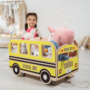 Baúl de juguetes con ruedas con temática de autobús escolar, almacenamiento y organización para guardería, soporte portátil para juguetes para sala de juegos, baúl de juguetes único, muebles de madera para niños