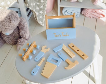 Caja de herramientas de madera para niños como regalo de bautizo: juguete de aprendizaje de madera, juguete de desarrollo, herramientas para la motricidad fina, un bonito regalo para un ahijado.