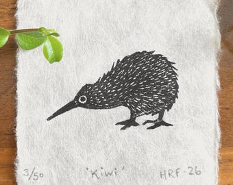 Mini linograbado de kiwi: grabado en linóleo de aves, arte de aves no voladoras adorables, fauna de Nueva Zelanda.