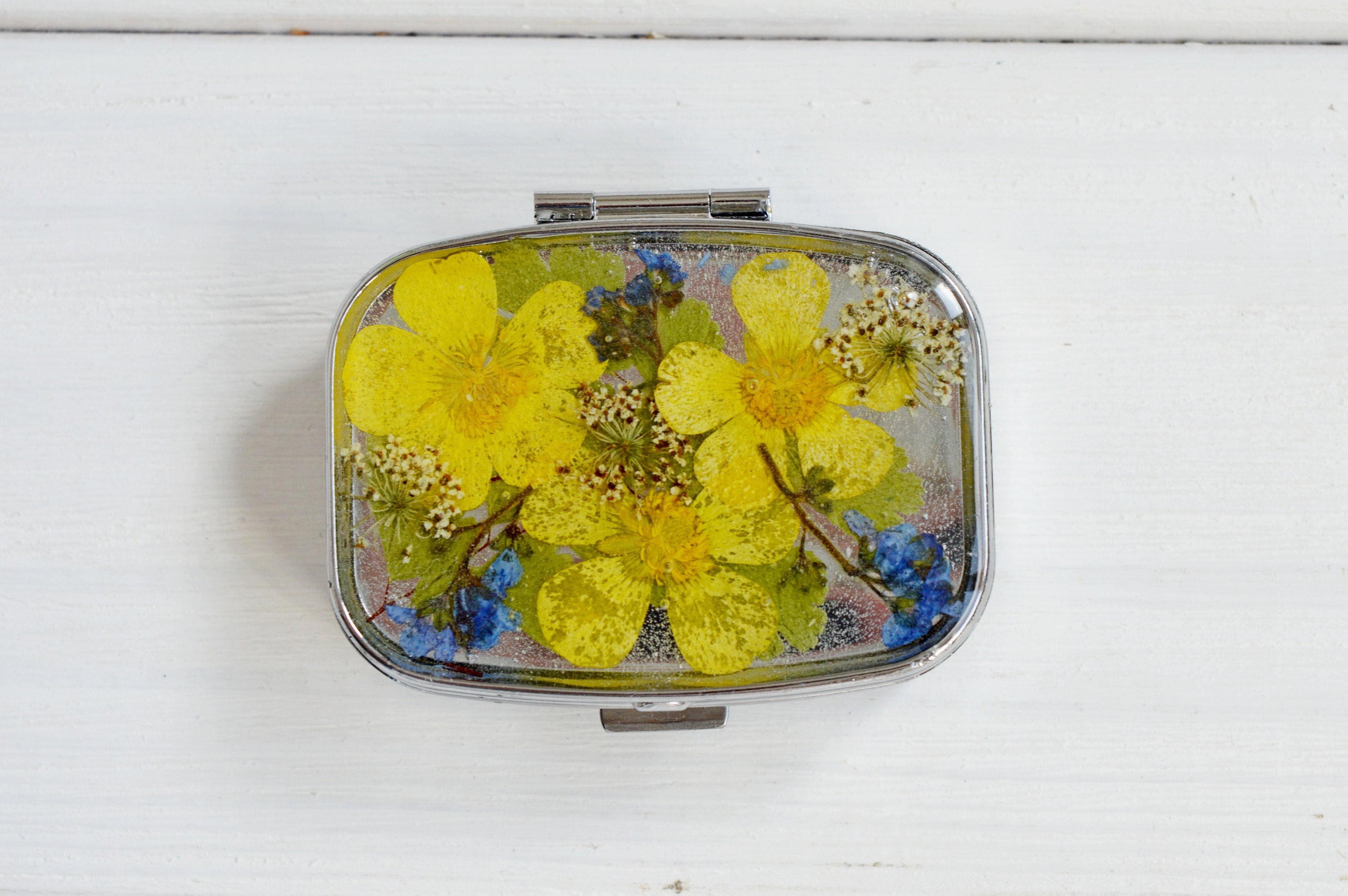 Small Pill Box pressed flowers floral Pill Keeper 2 Grid pill | Etsy