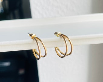 Mittelgroße goldene Creolen geteilt - goldene Ohrringe minimalisistisch - Goldschmuck Ohr - Schmuck für Anlässe - edler Ohrschmuck gold