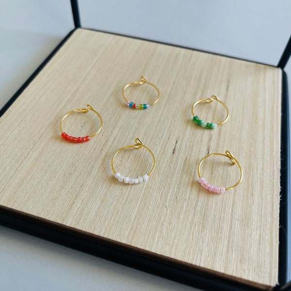 Dünner goldener Ring - goldener Ring minimalistisch - Anxiety Ring gold mit Glasperlen - Anxiety Ring mit Perlen - Anxiety Ring Perlen