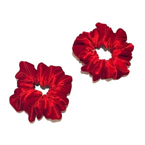 Christmas Red Velvet Scrunchie, velvet Scrunchies, valentine’s Day gift , big scrunchie, Red hair ties, Hair accessories