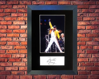Freddie Mercury - Iconic Photograph & Autograph (Museum Grade Reproduction) Professionally Mounted/Custom Handmade Frame - Collectable/Gift