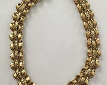 Beautiful Vintage Signed Trifari Gold Choker Necklace