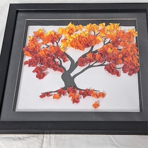 Scultura murale in carta quilling realizzata a mano, albero autunnale in piena fioritura, decorazione unica per la casa con cornice.