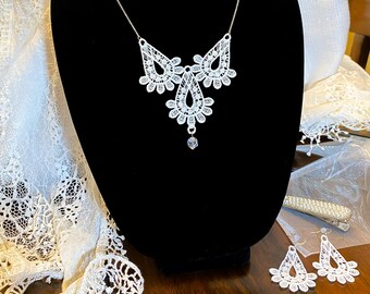 Bridal lace necklace with a colorless Swarovski crystal, embroidered lace jewelry for bride, personalized lace wedding necklace set gift