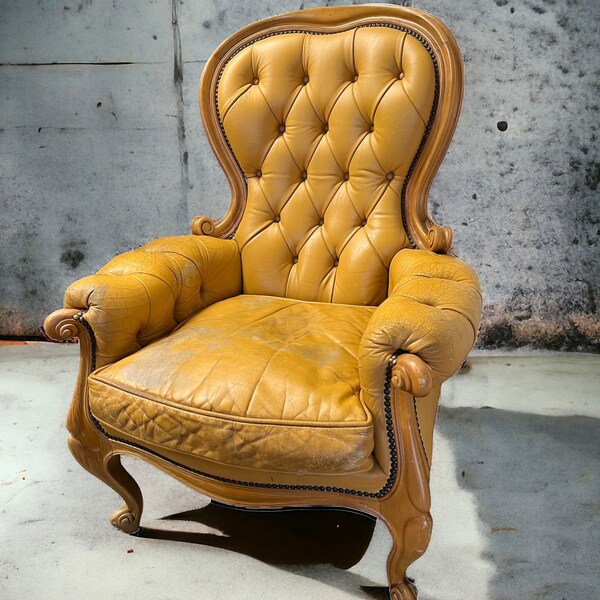 Vintage button back leather Armchair. Home decor Free delivery