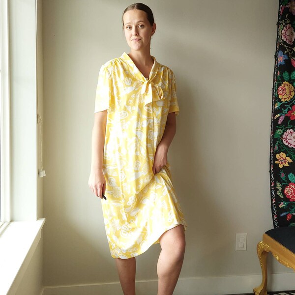 Vintage 70s Yellow & White Abstract Secretary Tie-Neck Dress