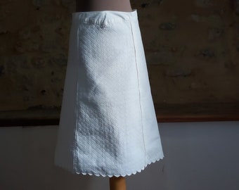 A vintage French white skirt with hand embroidered scalloped edge base in thick cotton piqué with embroidered initials MT.  Super condition