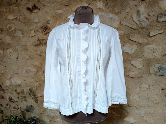 A vintage French ladies frilled chemisier blouse in pure white cotton with pintuck pleats and lace.  Perfect condition, size S-M