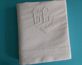 A vintage French linen metis sheet with hand-embroidered monogram GC and a classic "lisere" top border.  Little used.  Métis Fleur Bleue