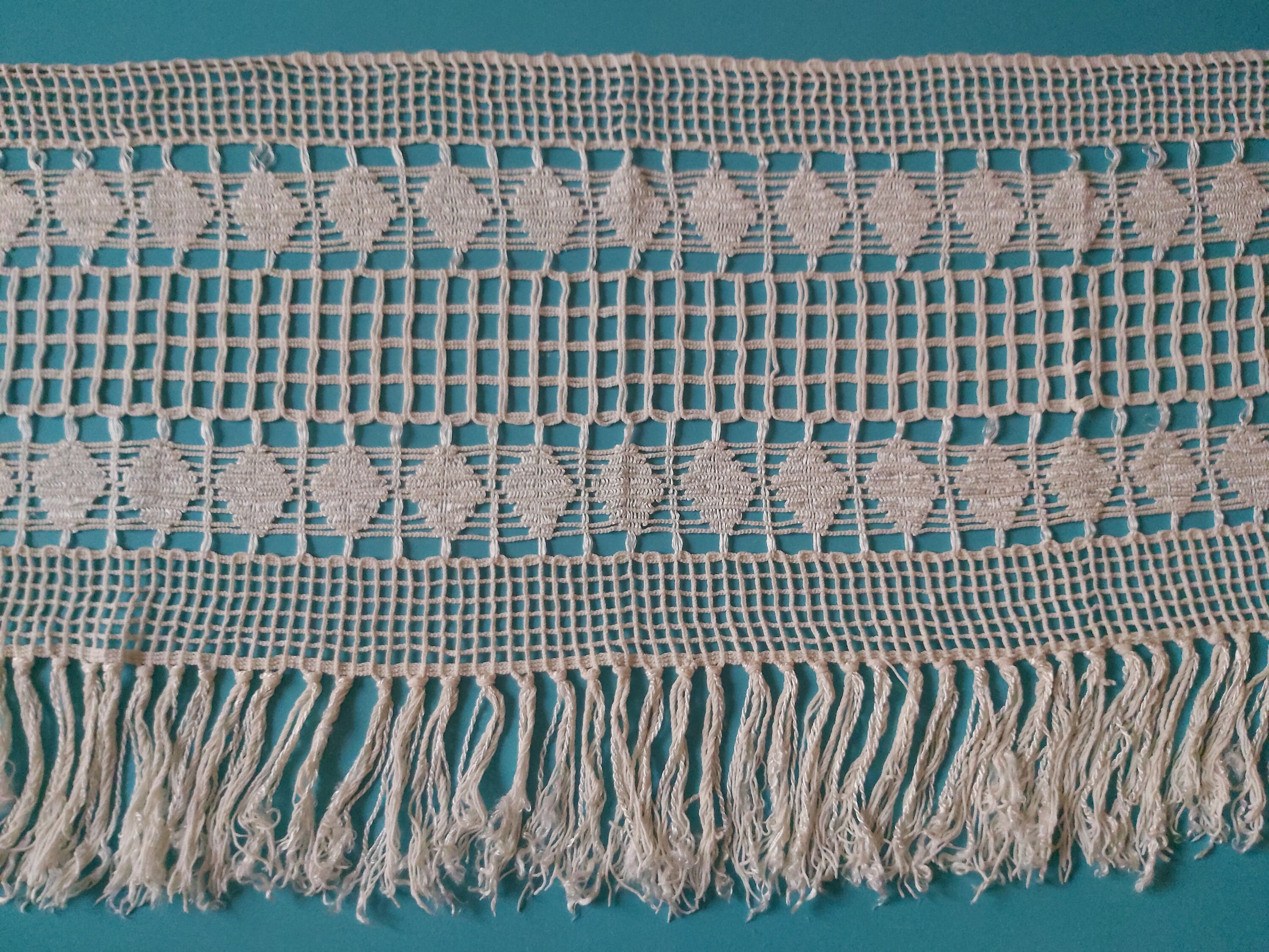 Un Pelmet Français Vintage Pour Fenêtre, Commode ou Cheminée. Magnifiquement Crocheté à La Main Dans