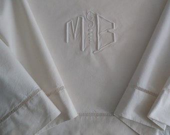 A classic vintage French linen metis sheet with a ladderstitch embroidered border and embroidered monogram MB. In excellent condition