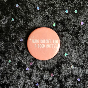 ¿A quién no le gusta un buen trasero? Botón redondo de acero de 3.8 cm con pin // Positividad corporal // Cita o refrán // Texto para adultos // Regalos de broma //