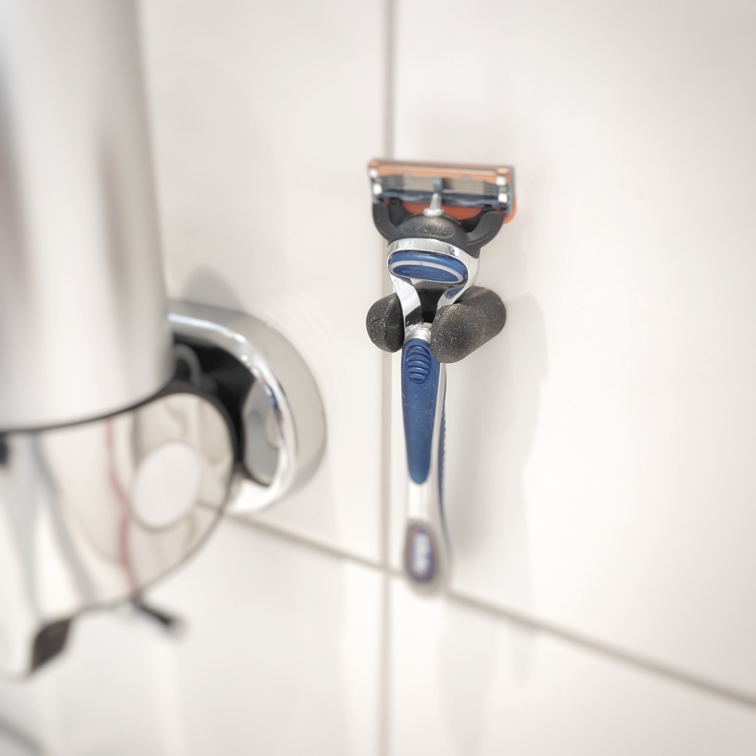 4 Stück Selbstklebende Rasiererhalter Aus Edelstahl – Wasserdichte Haken Für Dusche, Bad & Küche, Max. 2 Kg