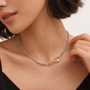 Collar de cadena de eslabones de dos tonos con dos mosquetones, de acero inoxidable dorado y plateado, con metal combinado.