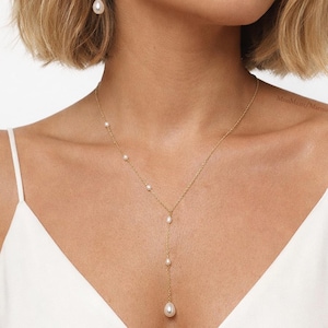 Collar de perlas auténticas de oro con forma de lazo, pequeñas perlas blancas de arroz de agua dulce, collar de novia en forma de Y, joyería minimalista y delicada.