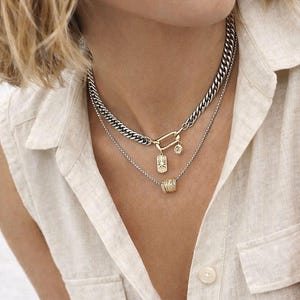 Karabijnhaakketting set van 2, gelaagde dikke zilveren kinketting met bedelhoudersluiting, gouden starburst- en maanhangers, sieraden van gemengd metaal