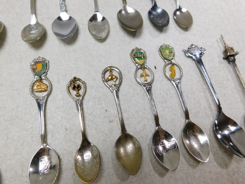 Collectie van 50 Souvenir lepels van verschillende locaties Etsy