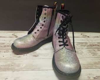 Praten meesteres Ik heb een Engelse les Glitter Rainbow Pride Doc Martens Combat Pascal Boots 6M 7L - Etsy