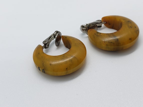 Vintage 1940s Bakelite Crescent Shaped Marbled Ye… - image 10