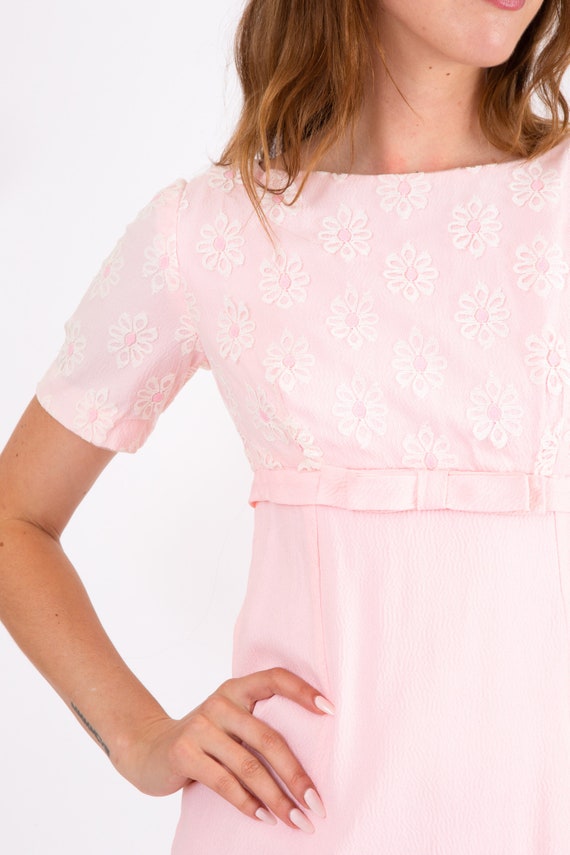 Vintage 1960s 60s Pastel Pink Floral Daisy Mini D… - image 4