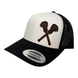 Gorra de camionero LAX Sticks Crosse Lacrosse / Gorra con parche de cuero sintético genuino / Gorra snapback