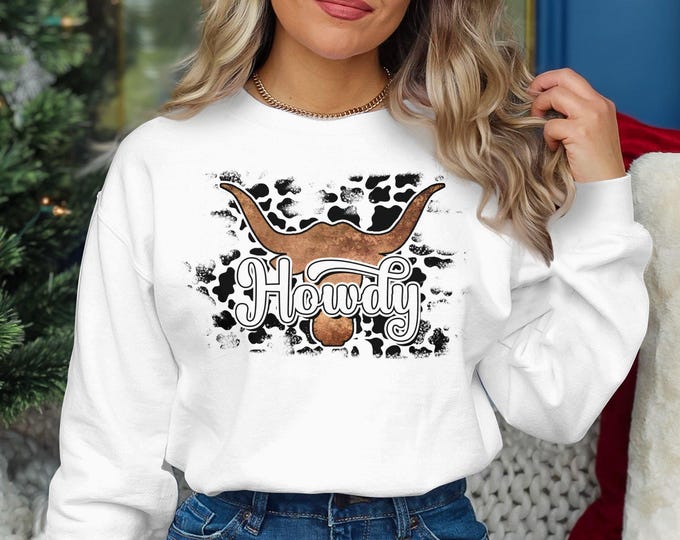 Longhorn Howdy Sweatshirt, Western Cow Print Crewneck, Cute Graphic Texas Bull Sweater, Country Style Pullover