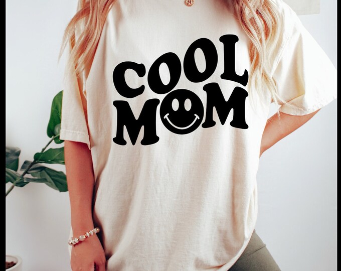 Mama Retro Smiley Sweatshirt, Trendy Groovy Shirt, Gift For Mom, New Mom Gift, Gift For Her, Mother's Day Shirt, Cute Mom Shirt