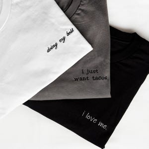 Op maat geborduurd T-shirt, korte mouw, cadeaus voor afgestudeerden [gepersonaliseerd, bruiloften, geschenken, bijpassend, vrienden, heren, dames, kinderen]