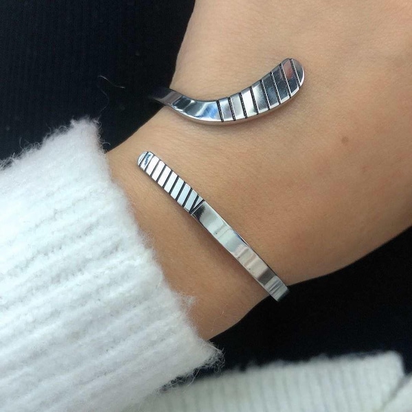 Hockey Bracelet for Her, Hockey Stick Bracelet, Hockey Gifts for Girls, Hockey Jewelry for Women, Hockey Team Gifts, Hockey Mom Jewelry