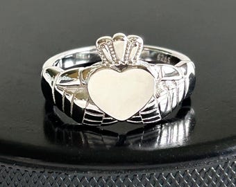 Anillo de hockey de plata, anillo Claddagh, joyería de hockey para mujer, regalos de hockey para ella, joyería para mamás jugadoras, anillo delicado para niñas, regalo del Día de la Madre