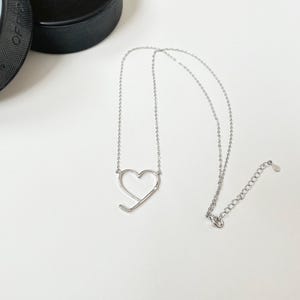Collana da hockey, regali di hockey per ragazze, collana per mamma che gioca a hockey, gioielli da hockey per donne, collana da hockey sul ghiaccio per lei, collana a cuore, SWAG immagine 5